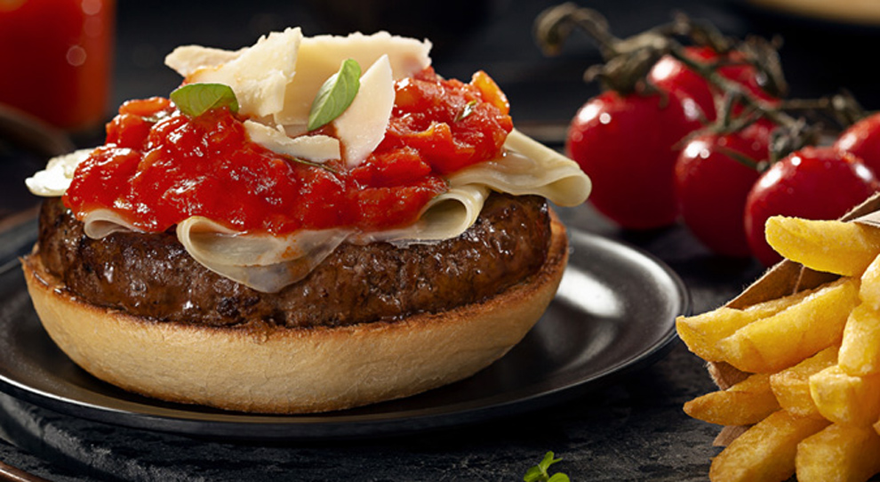 Receita de hambúrguer com molho de tomates frescos